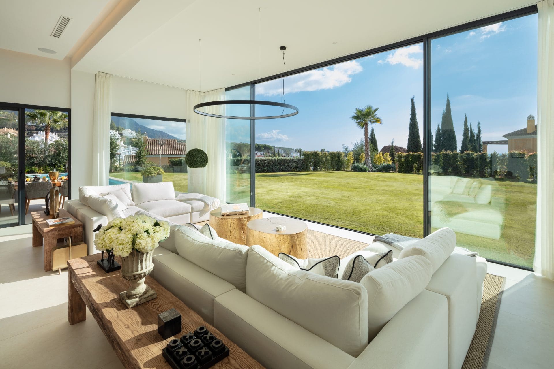 Luxury villa Nueva Andalucia real state