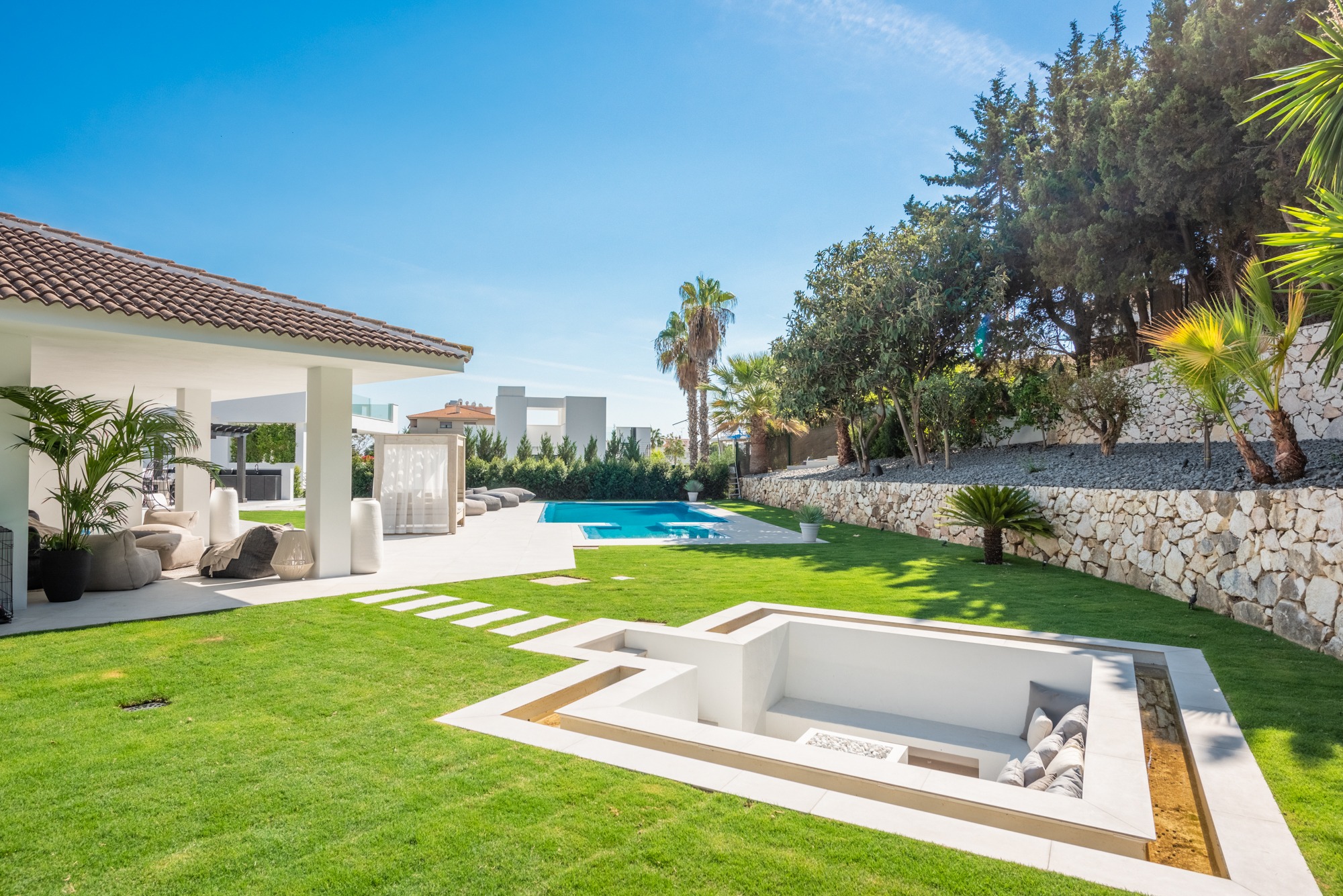 Luxurious family villa – Nueva Andalucia real state