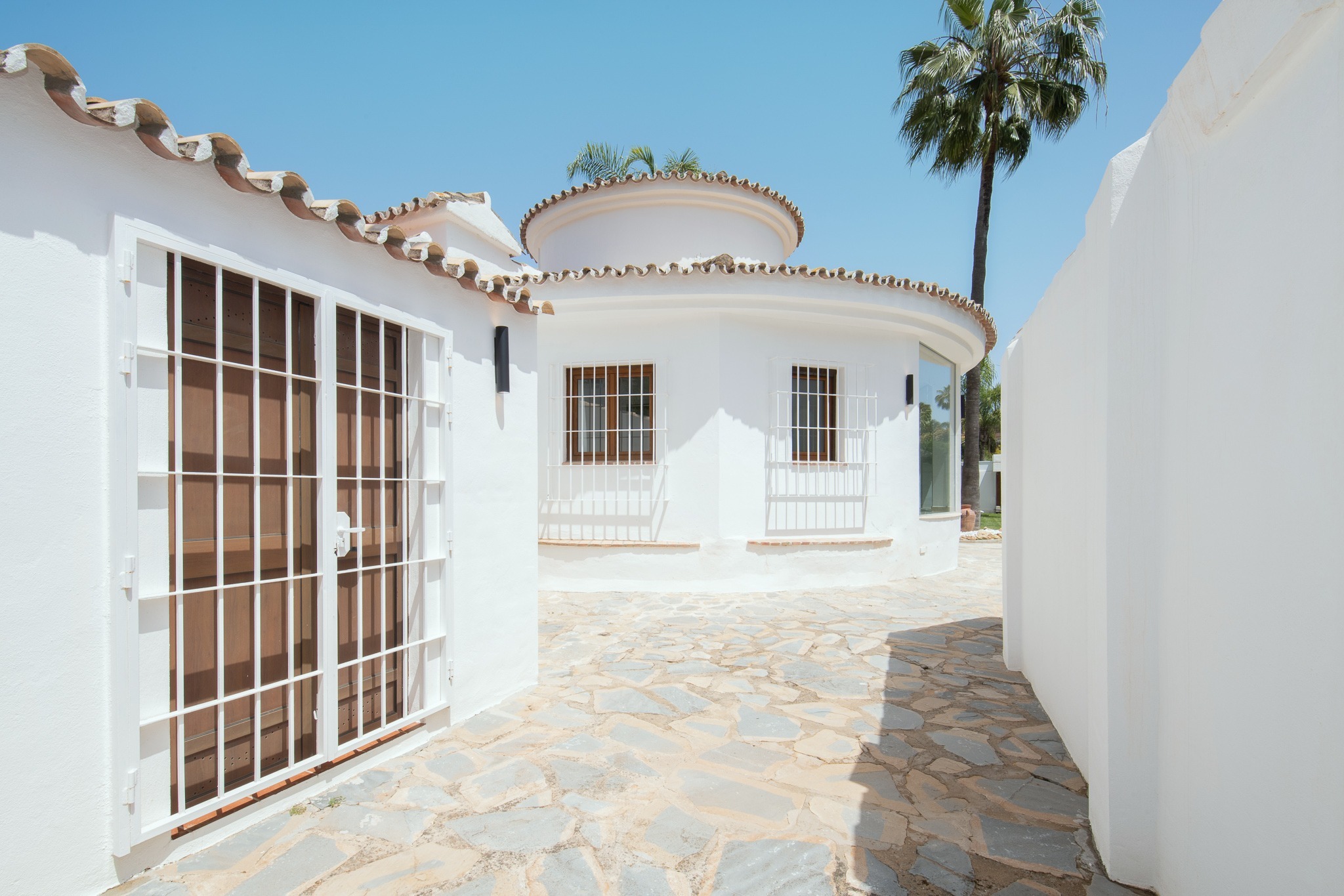 Villa in Spanish style facade- Nueva Andalucia - Marbella