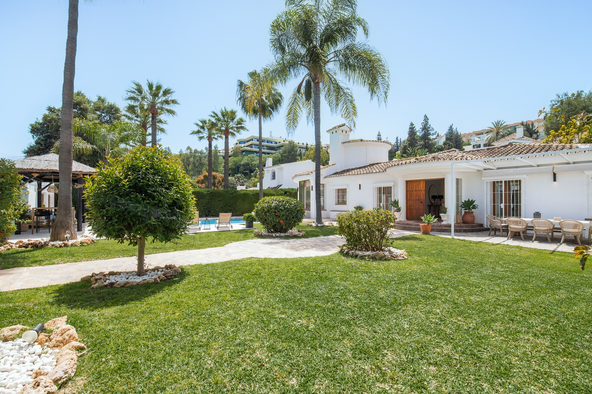 Villa in Spanish style garden- Nueva Andalucia - Marbella