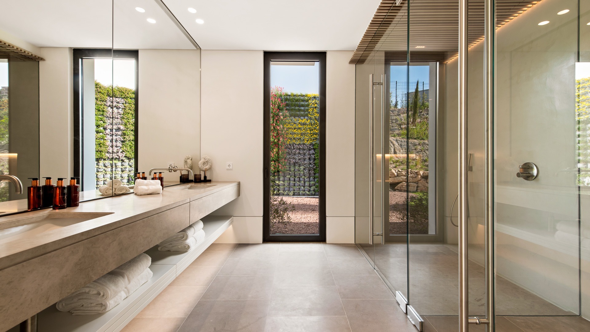 Exclusive top villa bathroom - El Herrojo - Benahavis