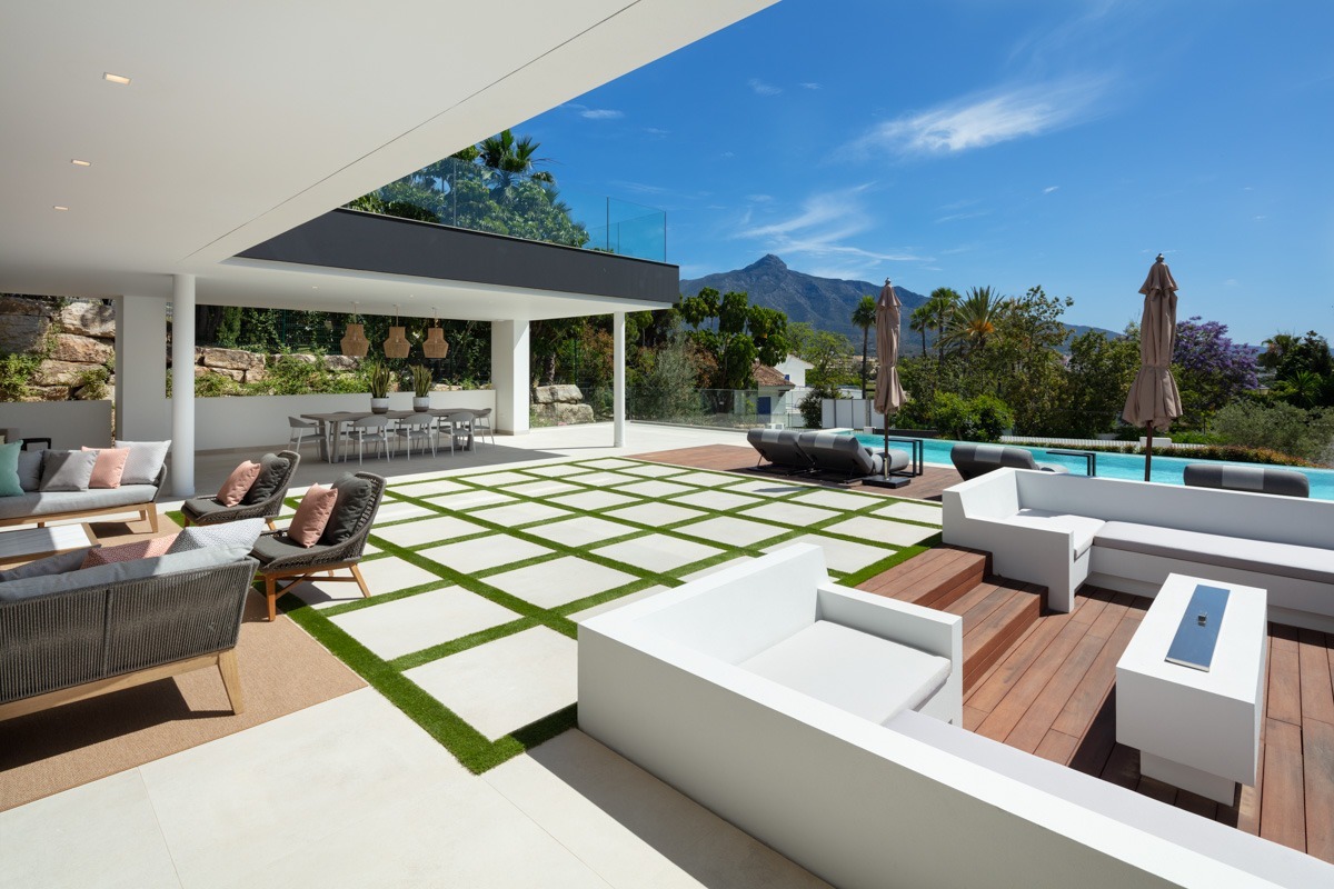 Luxurious L.A.-style villa exterior area- Nueva Andalucia - Marbella