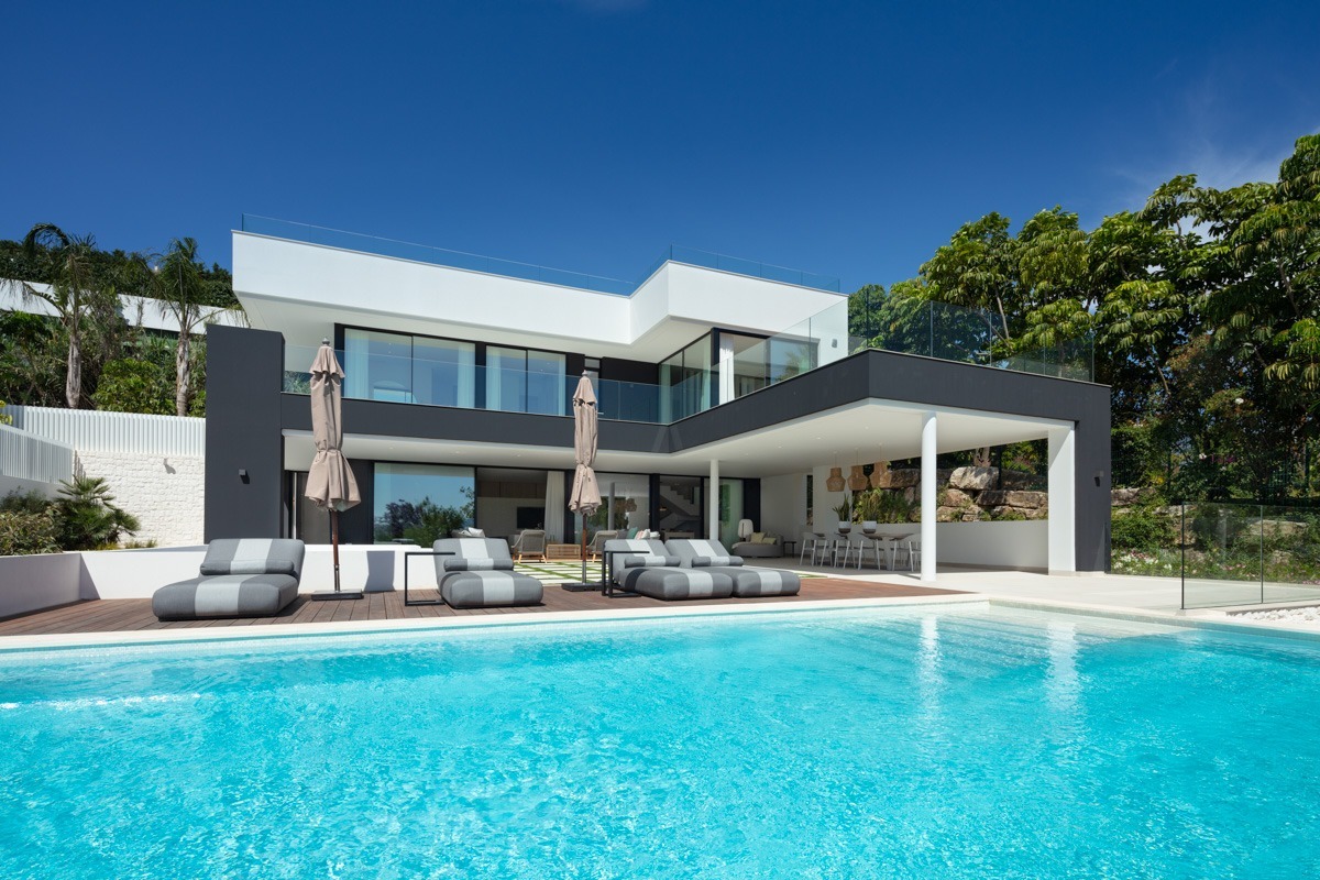 Luxurious L.A.-style villa swimming pool - Nueva Andalucia - Marbella