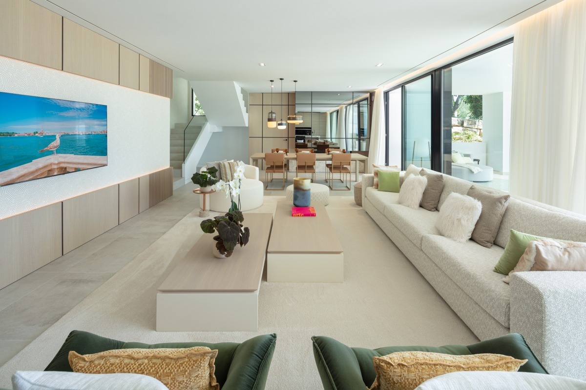 Luxurious L.A.-style villa living room - Nueva Andalucia - Marbella