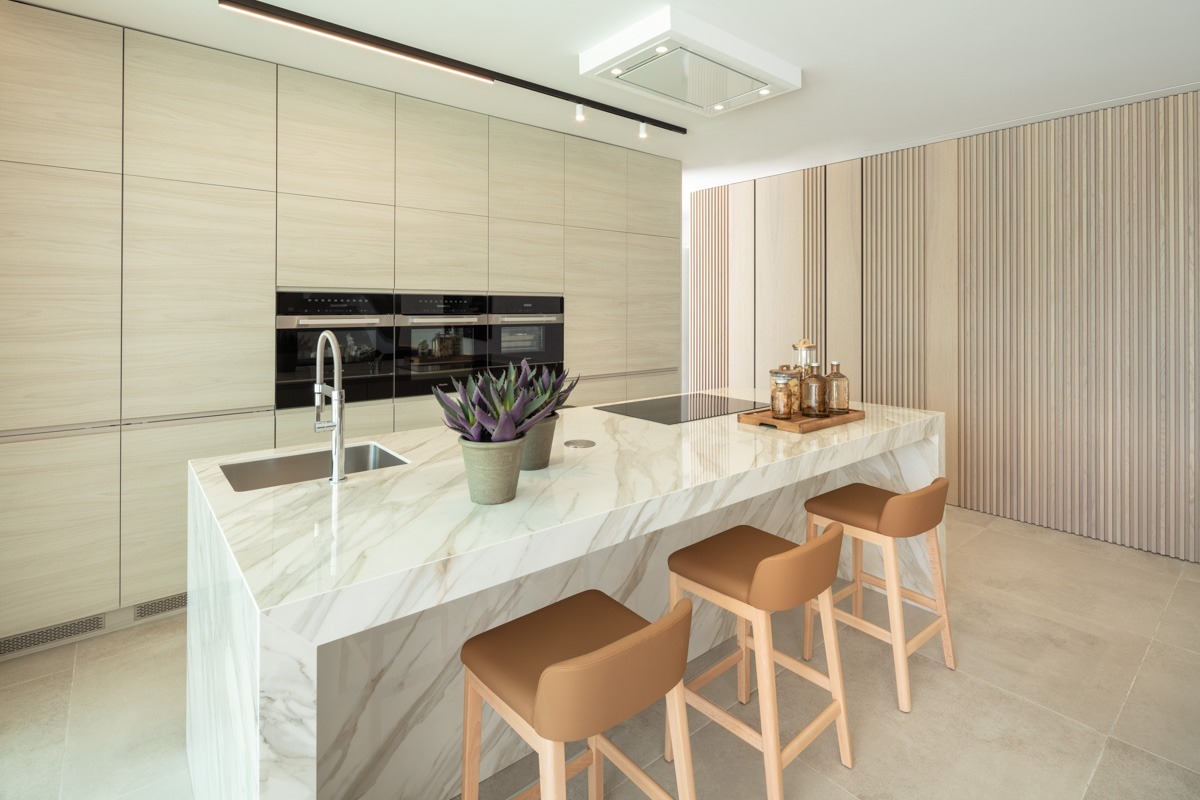 Luxurious L.A.-style villa kitchen - Nueva Andalucia - Marbella