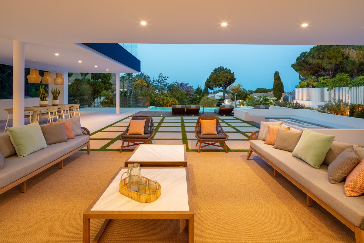 Luxurious L.A.-style villa outside area- Nueva Andalucia - Marbella