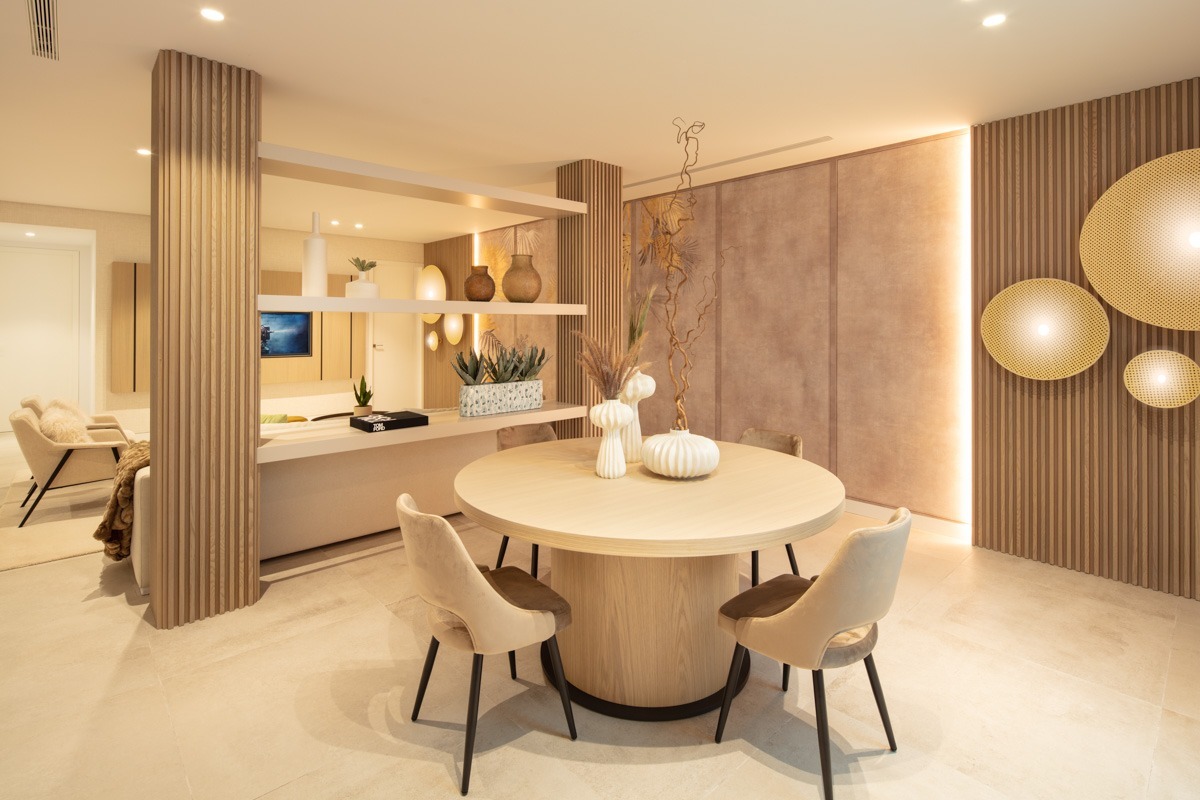 Luxurious L.A.-style villa dinning room - Nueva Andalucia - Marbella
